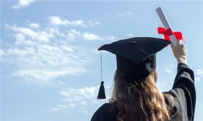 硕士当外卖员,高学历的人只能当白领?低学历只能做服务行业?